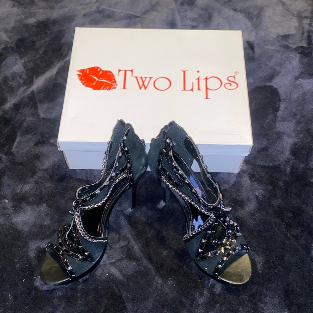 Rock n’ Roll all Night with these Two Lips High Heels.